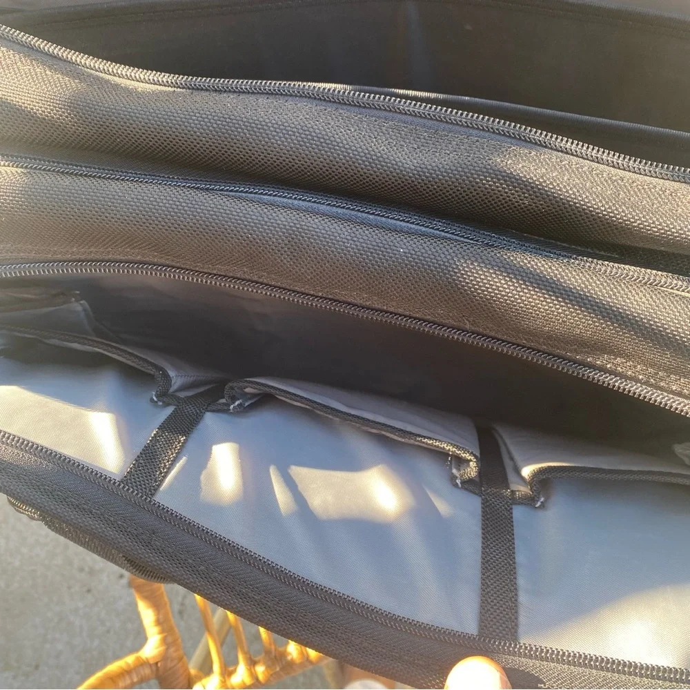 VICTORINOX SWISS MESSENGER BAG